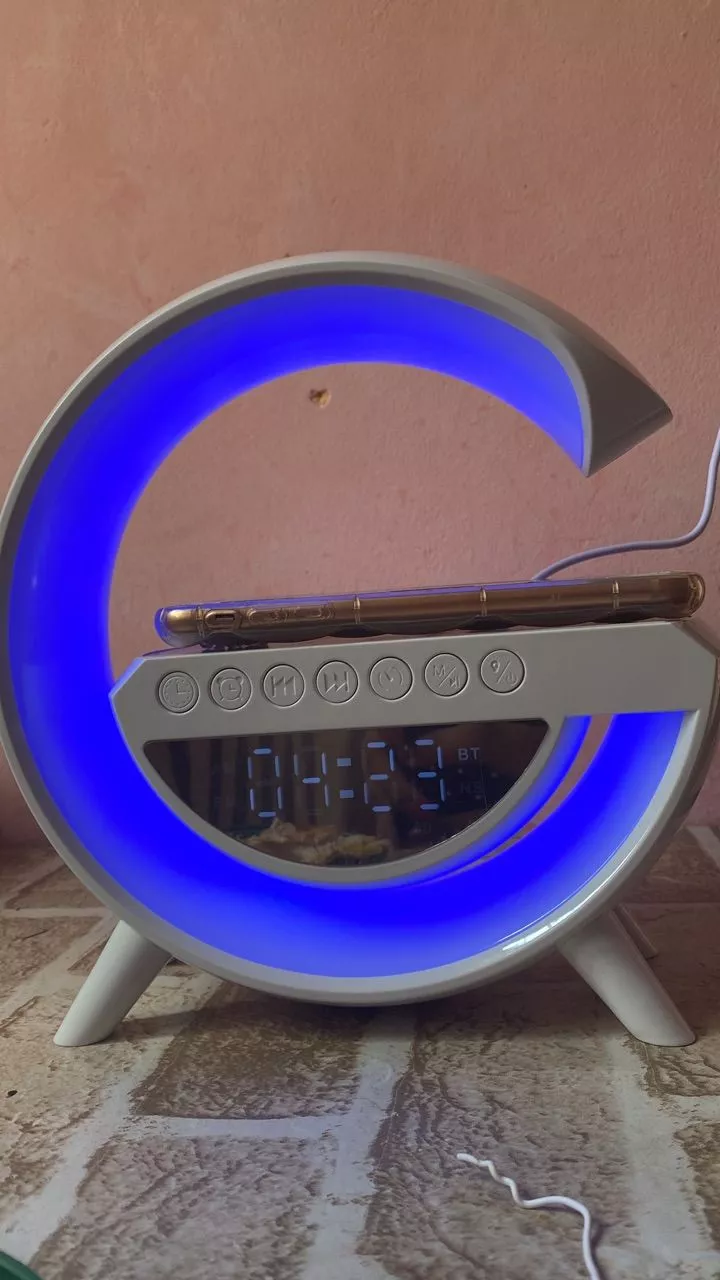 Caixa de Som Bluetooth com Luminária LED, Despertador e Carregamento Sem Fio IZEWAKE PRO photo review