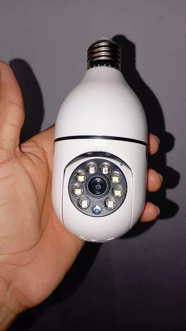 Câmera de Segurança 360° Wi-Fi Full HD Visão Noturna Auto Tracking IZEWATCH PRO photo review