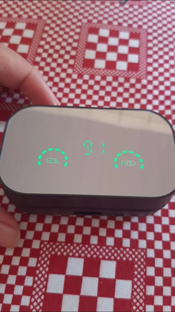 Fone de Ouvido Bluetooth 5.3 Esportivo à Prova D'Água com Cancelamento de Ruído IZEWAVE PRO photo review