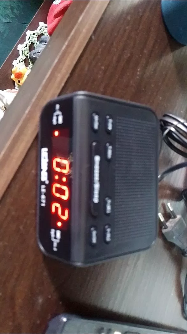 Rádio Relógio Digital Despertador Duplo Sintonizador FM MW Visor Amplo IZEWAKE EASY photo review