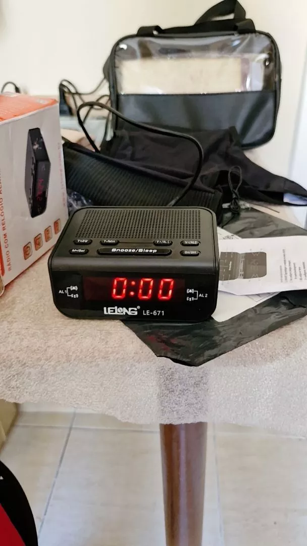 Rádio Relógio Digital Despertador Duplo Sintonizador FM MW Visor Amplo IZEWAKE EASY photo review