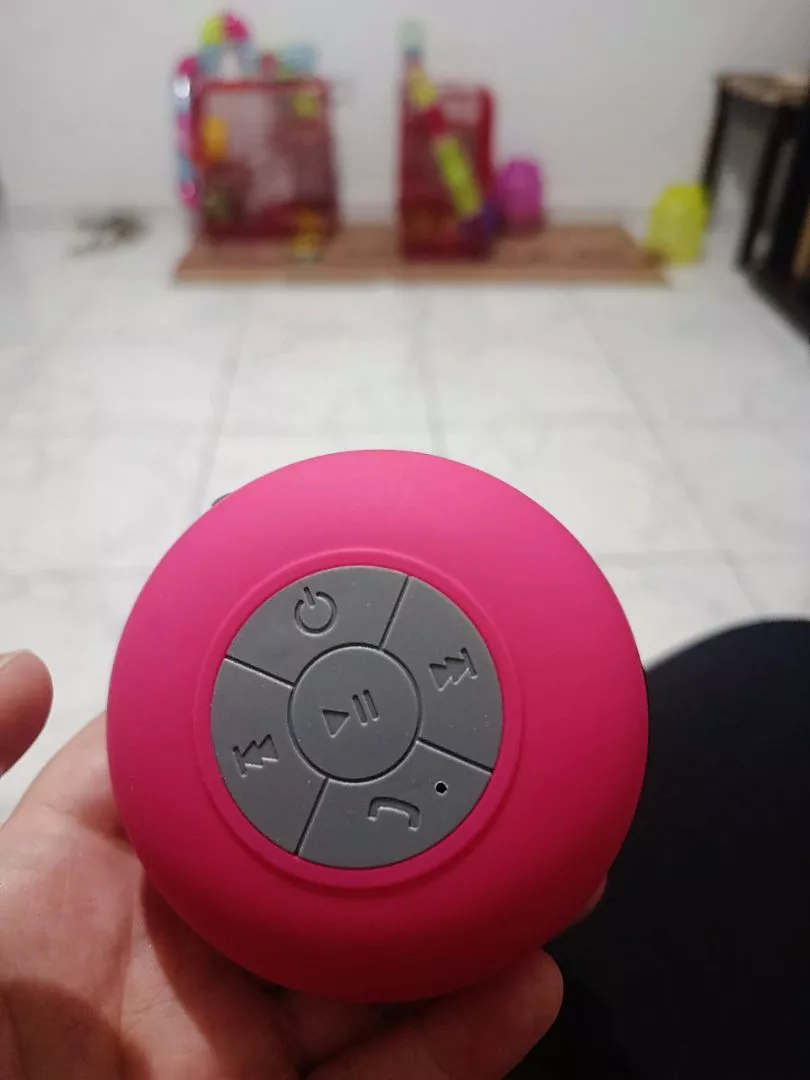 Caixa de Som Bluetooth à Prova d’Água para Banheiro, Ventosa e Microfone Integrado IZEWATER SOUND photo review
