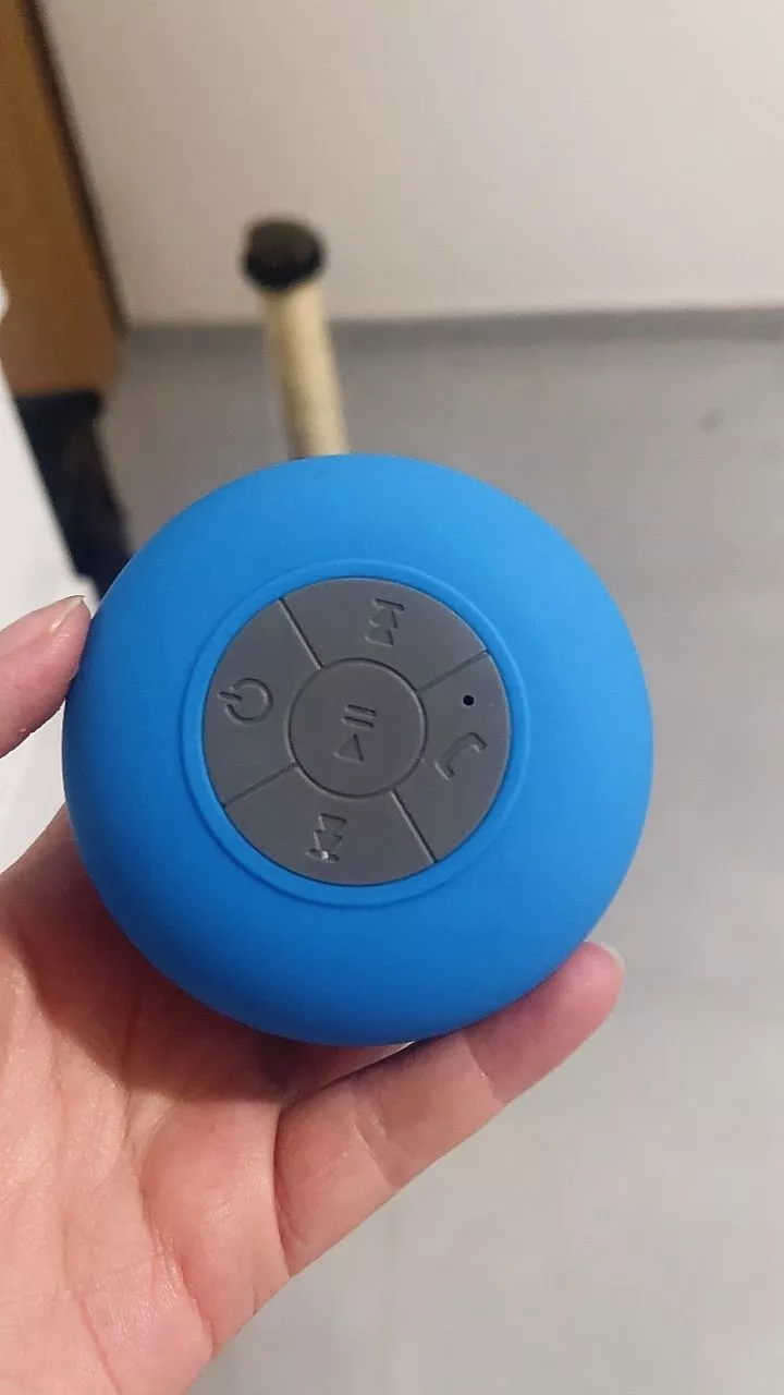 Caixa de Som Bluetooth à Prova d’Água para Banheiro, Ventosa e Microfone Integrado IZEWATER SOUND photo review