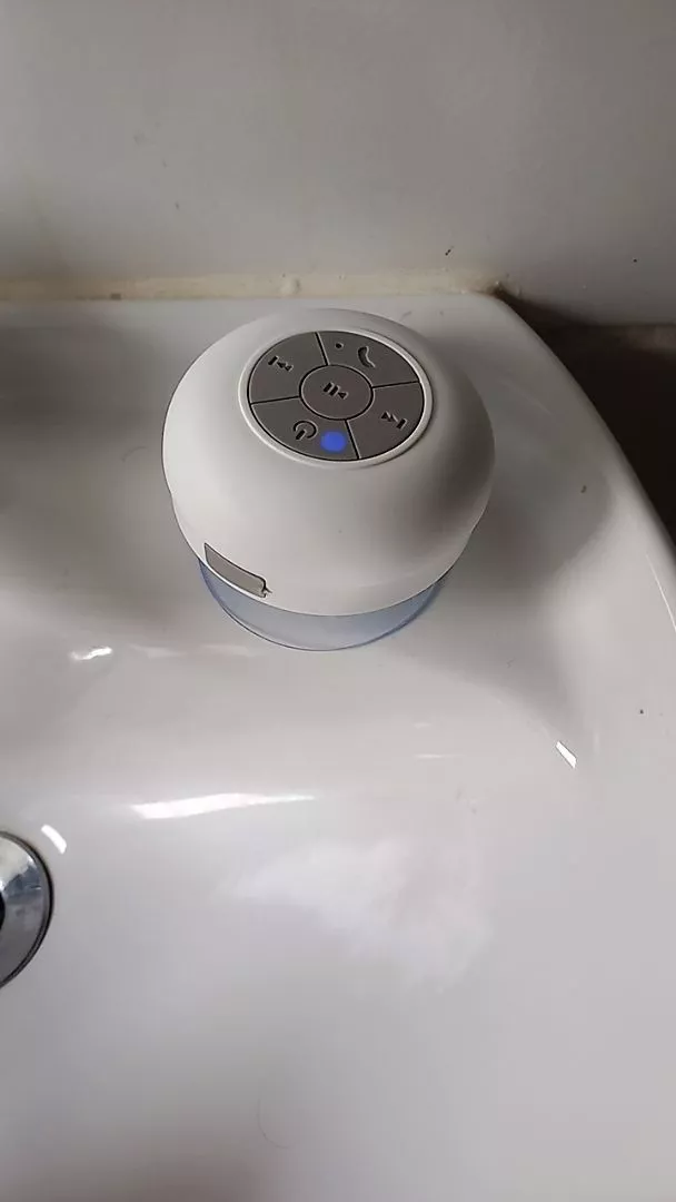 Caixa de Som Bluetooth à Prova d’Água para Banheiro, Ventosa e Microfone Integrado IZEWATER SOUND photo review