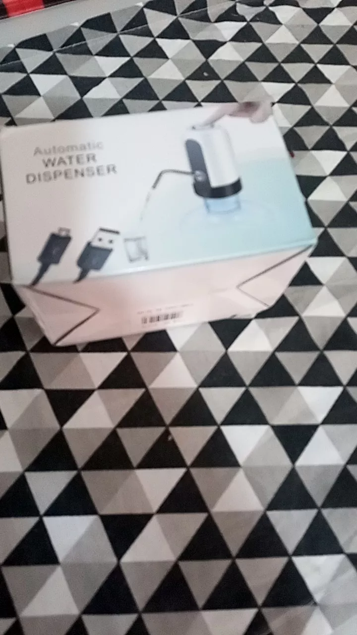 Bomba Elétrica Universal para Galão Recarregável Bateria Forte Inox IZEWATER FLOW photo review
