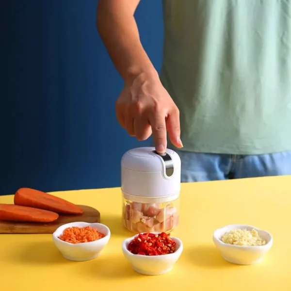 Mini Processador de Alimentos Portátil 3 Lâminas Inox USB Bivolt 250ml IZECHOP SMART
