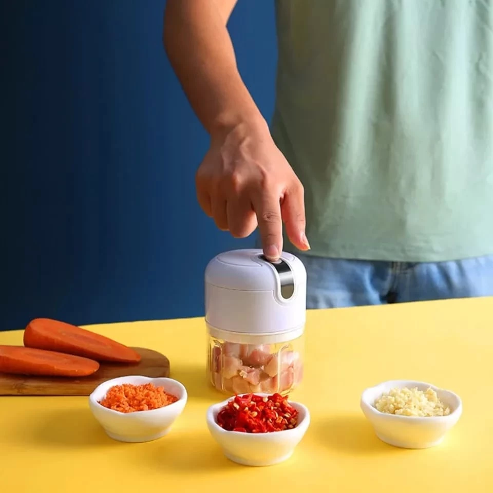 Botão de acionamento do Mini Processador IZECHOP SMART para uso fácil e confortável