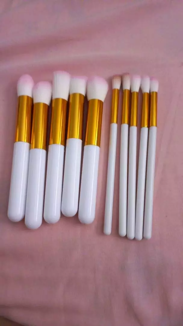 Kit 10 Pincéis Maquiagem Profissional Kabuki Esfumar Contorno IZEBEAUTY EXPERT photo review