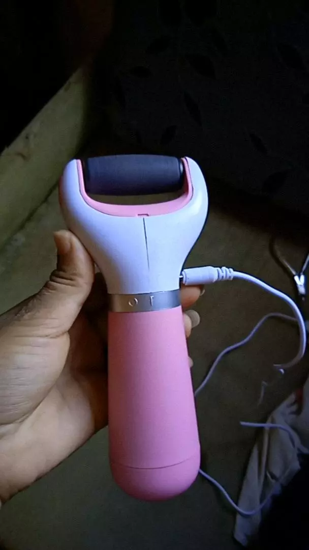 Esfoliador Elétrico de Pés Recarregável USB, Lixa Rotativa, Remoção de Calos com Refil Grátis IZERELAX SOFT photo review