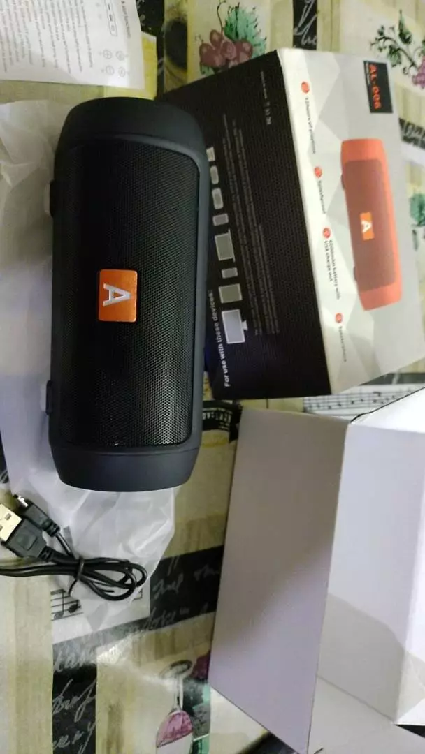 Caixa de Som Bluetooth Portátil Graves Fortes 6h de Bateria IZEBOOST SOUND photo review