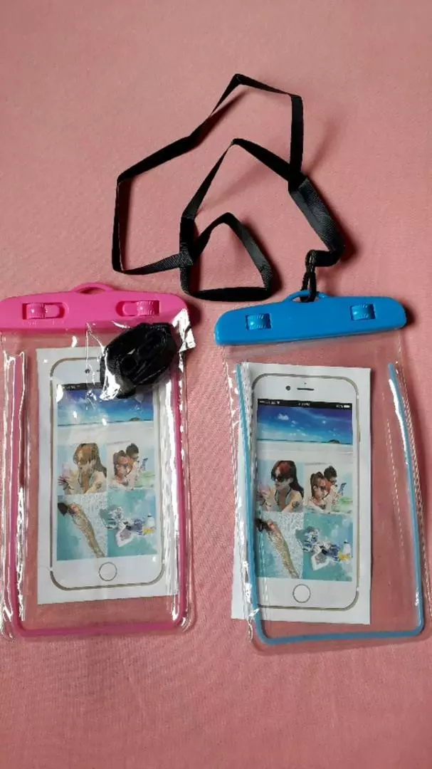 Capa Celular Universal à Prova D'Água com Cordão e PVC Resistente IZEWATER PROTECT photo review