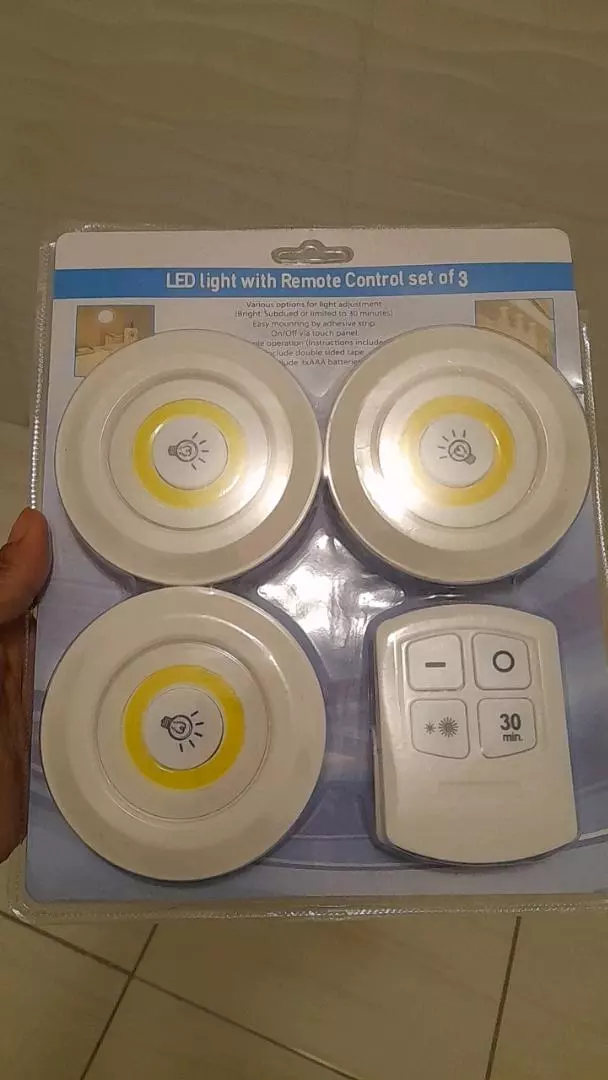 Kit 3 Lâmpadas LED Spot Sem Fio Controle Remoto 150 Lumens IZEULTRA BRIGHT photo review