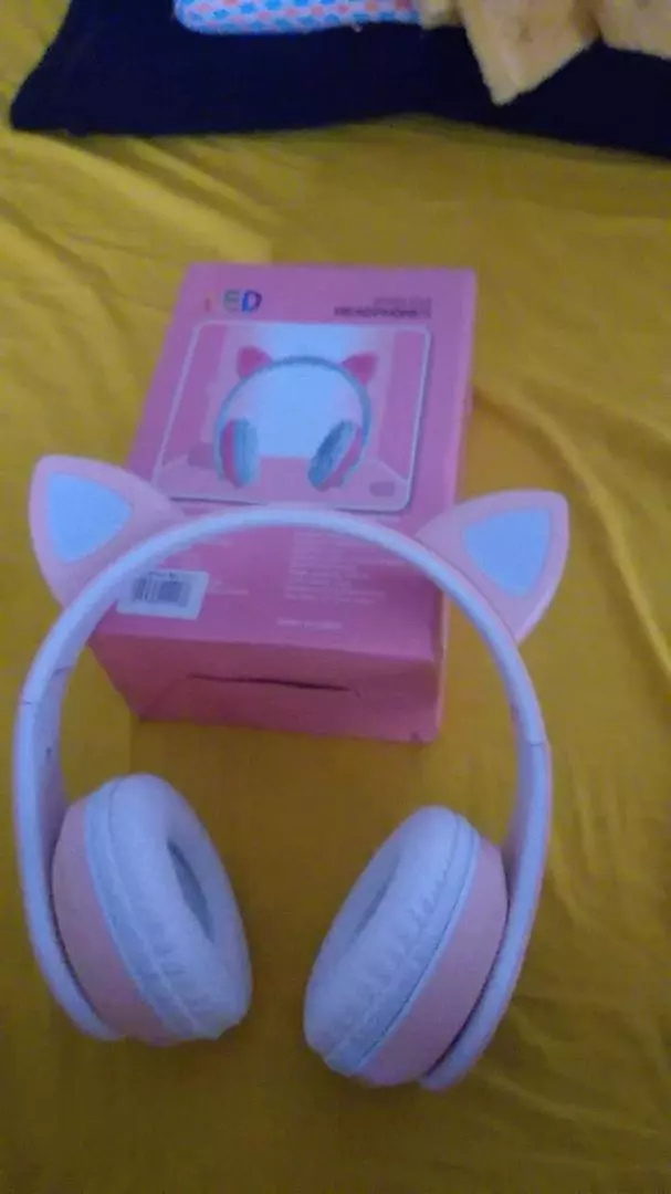 Headphone Bluetooth Orelha de Gato LED RGB Dobrável Microfone IZEPLAY FUN photo review