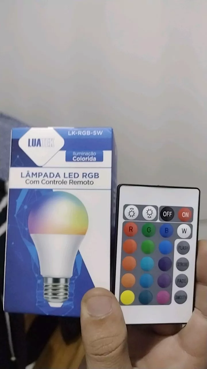Lâmpada Bulbo LED RGB 5W Controle Remoto Colorida Ambiente IZEFLASH MOOD photo review
