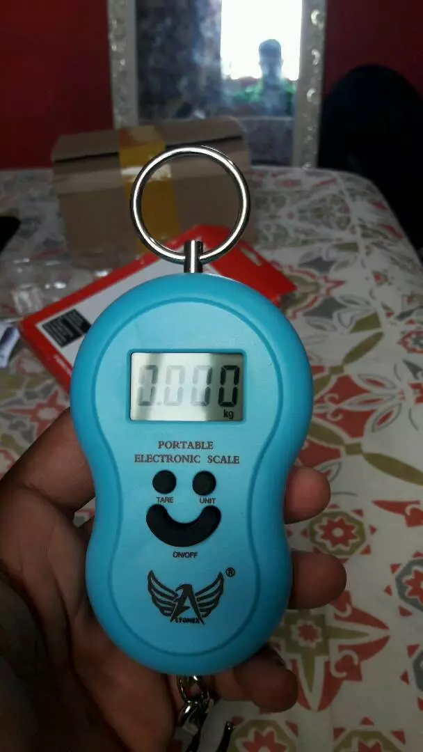 Balança Digital Portátil Gancho 50kg Precisão LCD IZEWEIGHT PRO photo review
