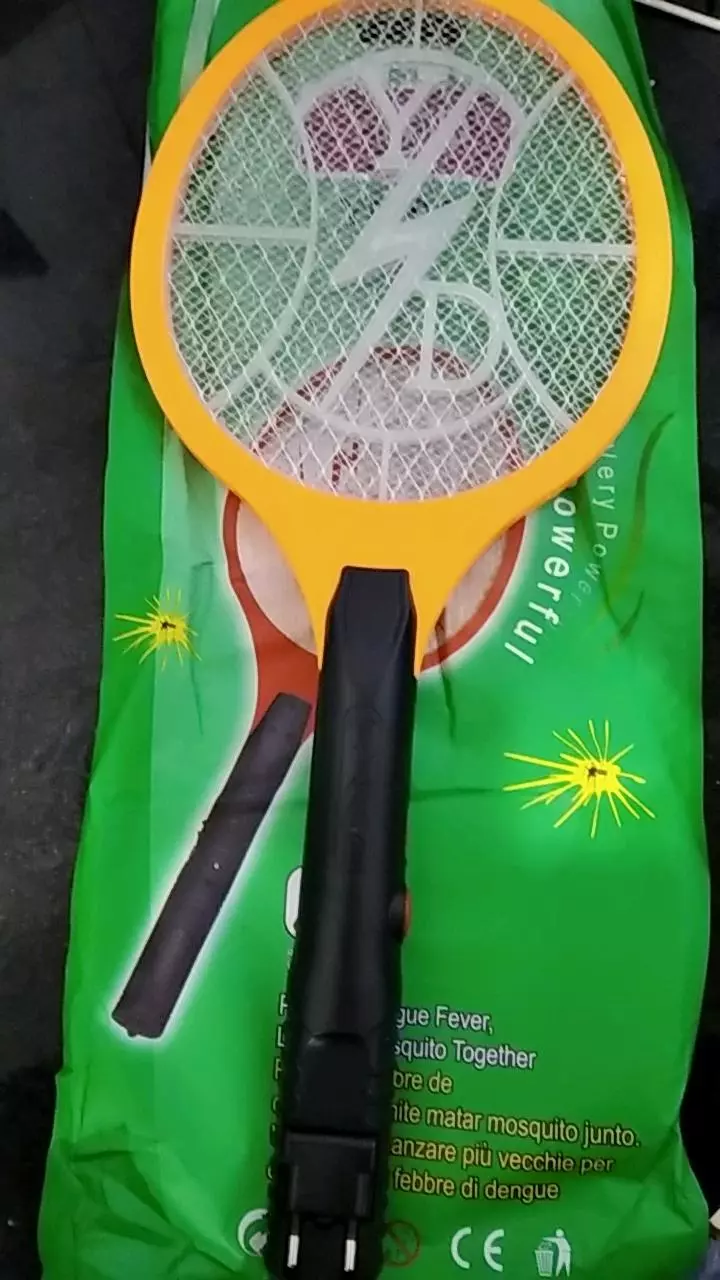 Raquete Elétrica Mata Mosquito Bivolt Recarregável 3 Camadas IZEPOWER PRO photo review