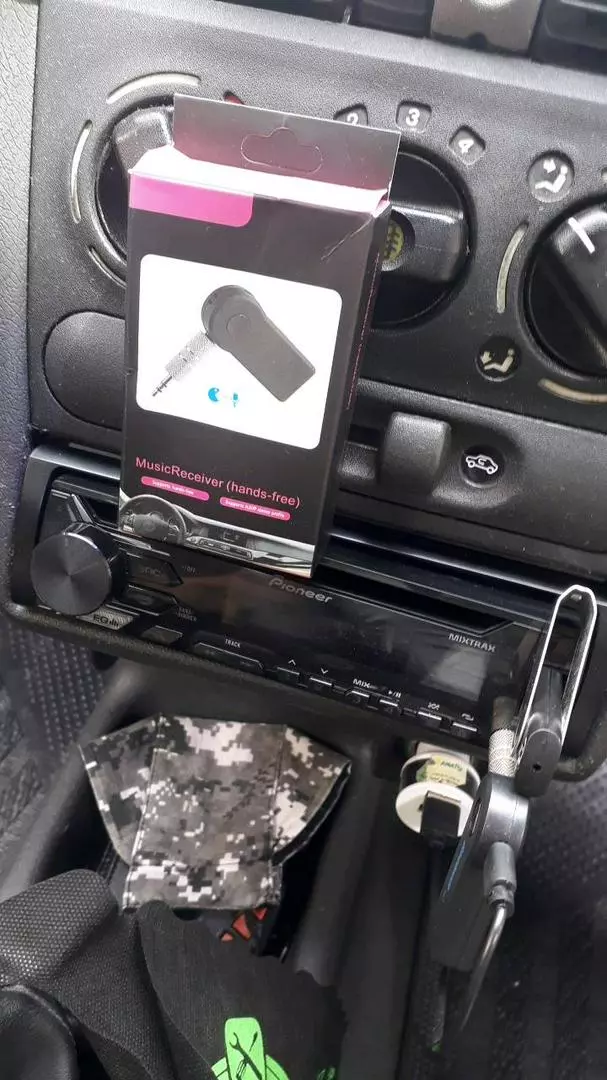 Receptor Bluetooth P2 3.5mm Som Carro Sem Fio Microfone IZEPLAY MAX photo review