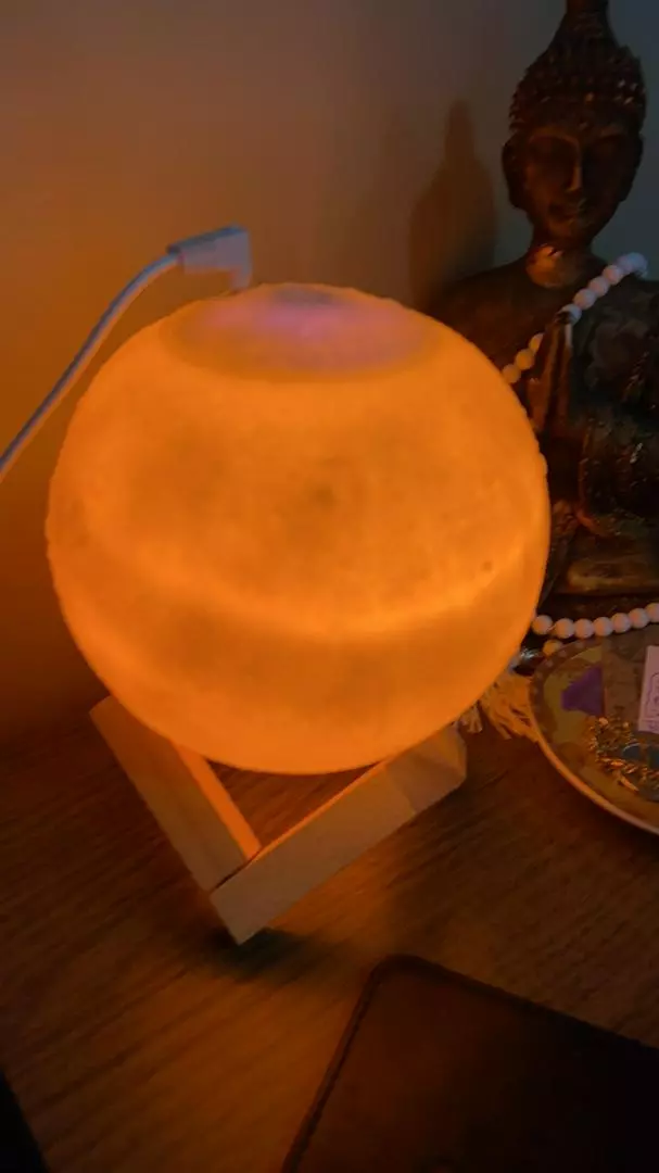Umidificador de Ar 3D Lua Cheia 880ml Luz LED USB Aroma IZERELAX GLOW photo review