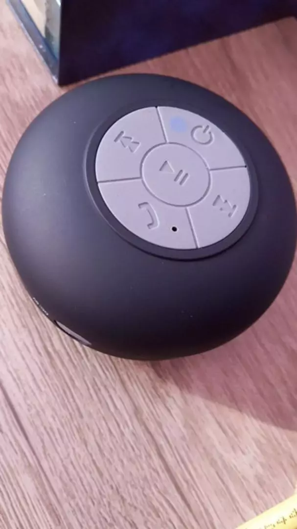 Caixa de Som Bluetooth À Prova d'Água Portátil com Ventosa IZEWAVE SOUND photo review