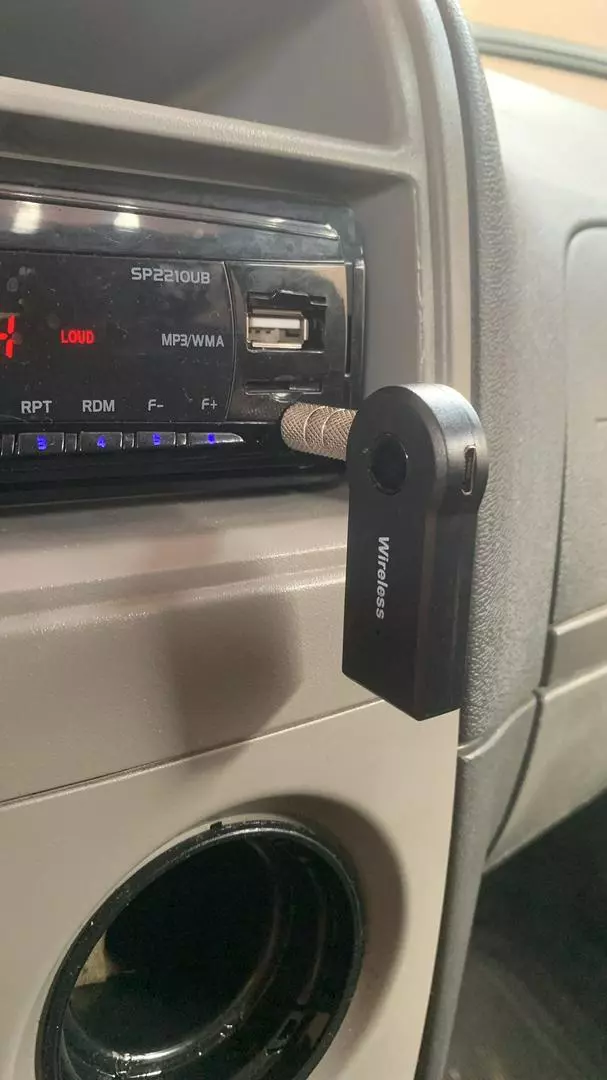 Receptor Bluetooth P2 3.5mm Som Carro Sem Fio Microfone IZEPLAY MAX photo review