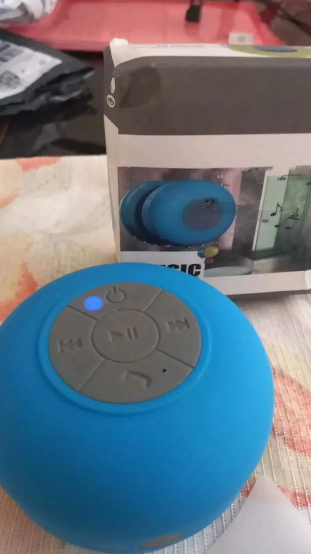 Caixa de Som Bluetooth À Prova d'Água Portátil com Ventosa IZEWAVE SOUND photo review