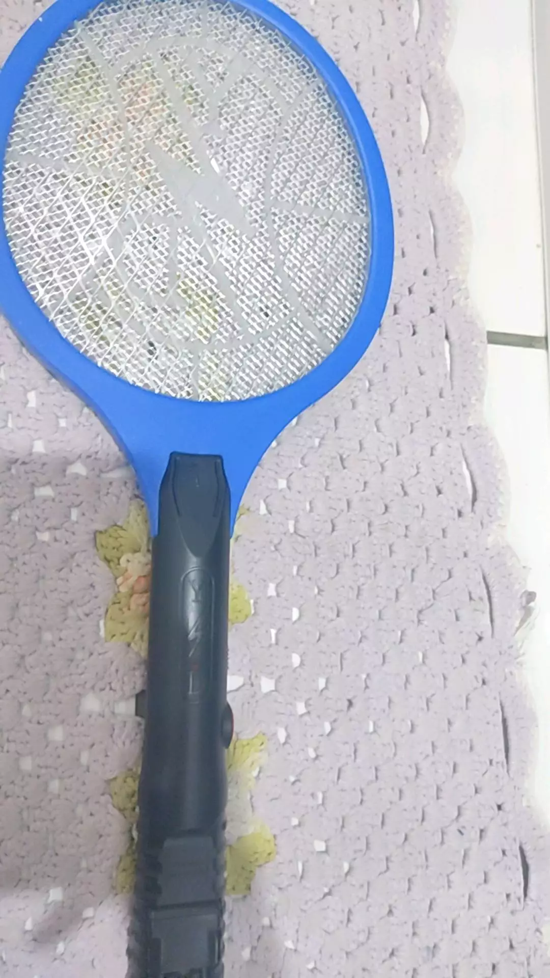 Raquete Elétrica Mata Mosquito Bivolt Recarregável 3 Camadas IZEPOWER PRO photo review