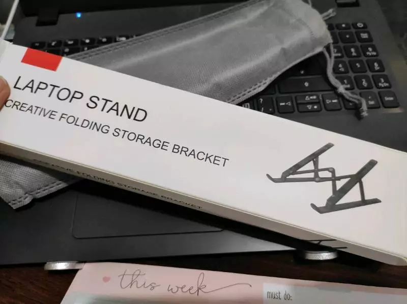 Suporte Dobrável para Laptop e Tablet, Altura Ajustável, Dissipação de Calor IZESTAND PRO photo review