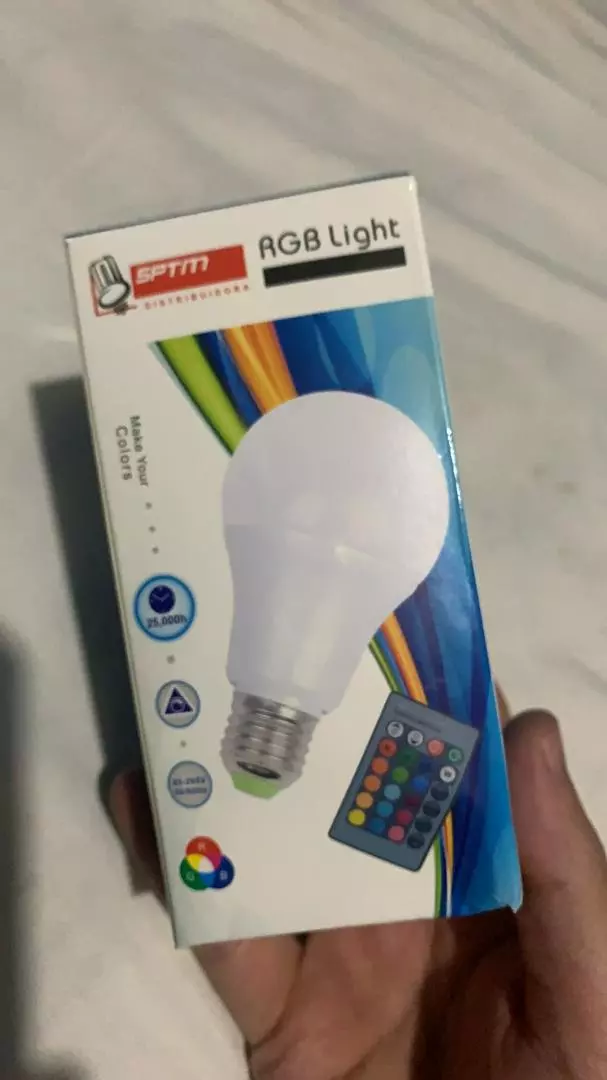 Lâmpada Bulbo LED RGB 5W Controle Remoto Colorida Ambiente IZEFLASH MOOD photo review