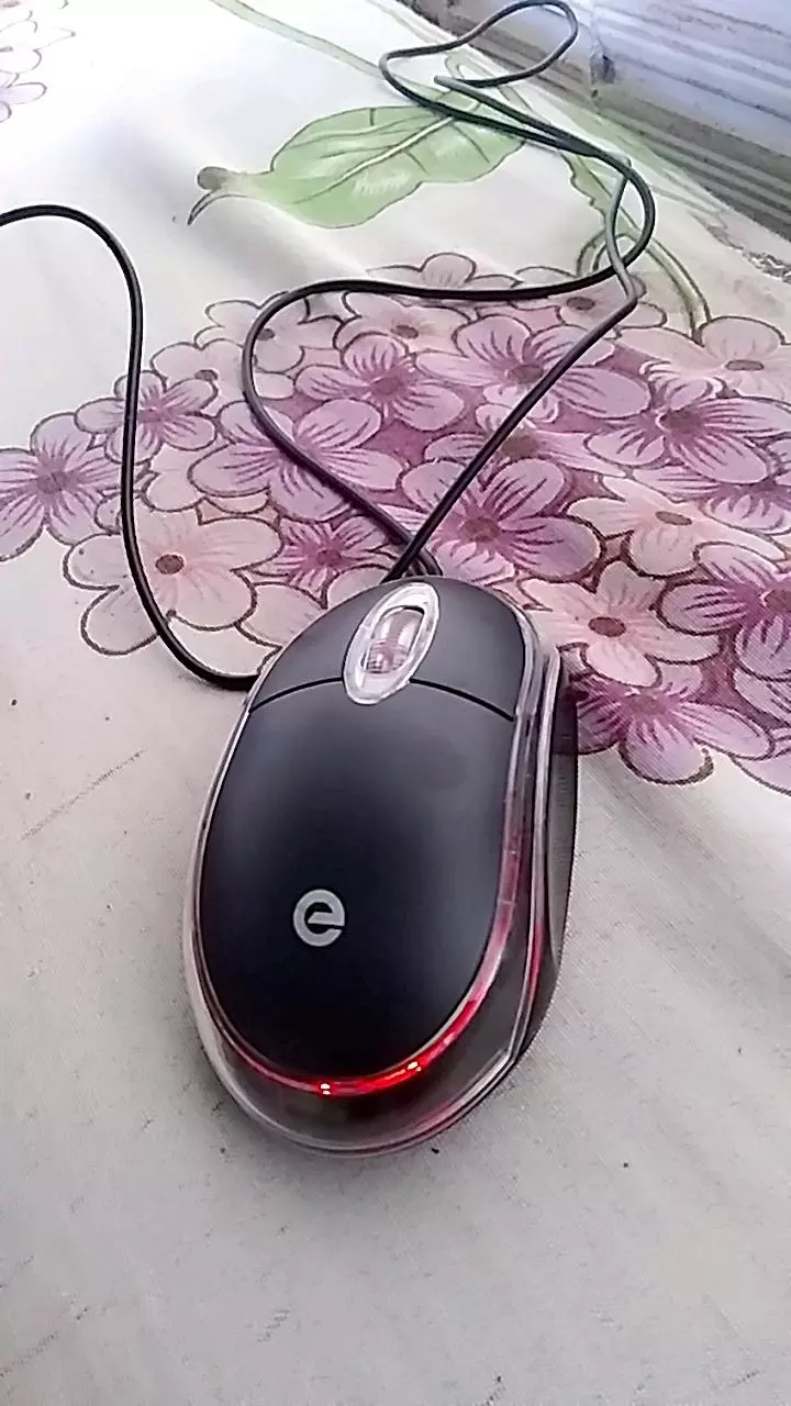 Mouse USB Óptico Preto Compacto com LED, Ergonômico, Alta Precisão IZECLICK PRO photo review