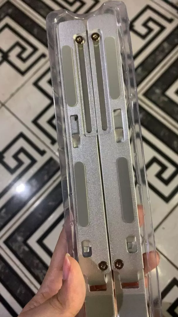 Suporte Dobrável para Laptop e Tablet, Altura Ajustável, Dissipação de Calor IZESTAND PRO photo review