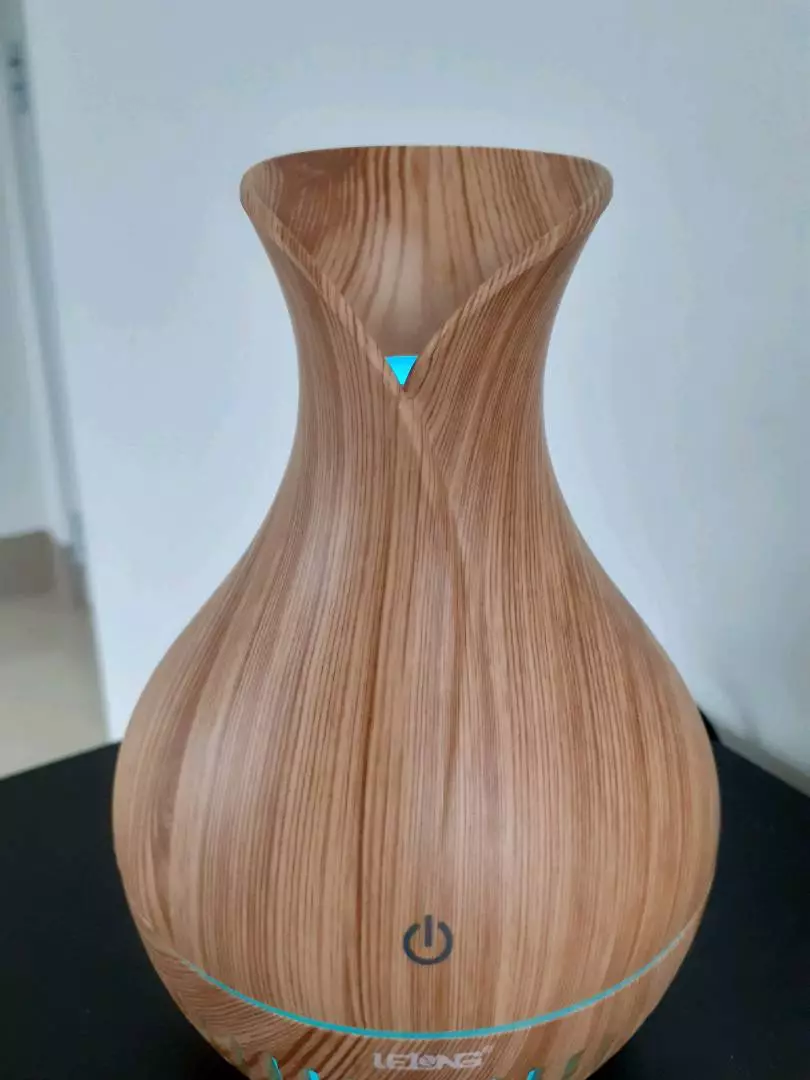 Umidificador Aromatizador Silencioso Madeira LED Recarregável IZEWOOD AIR photo review