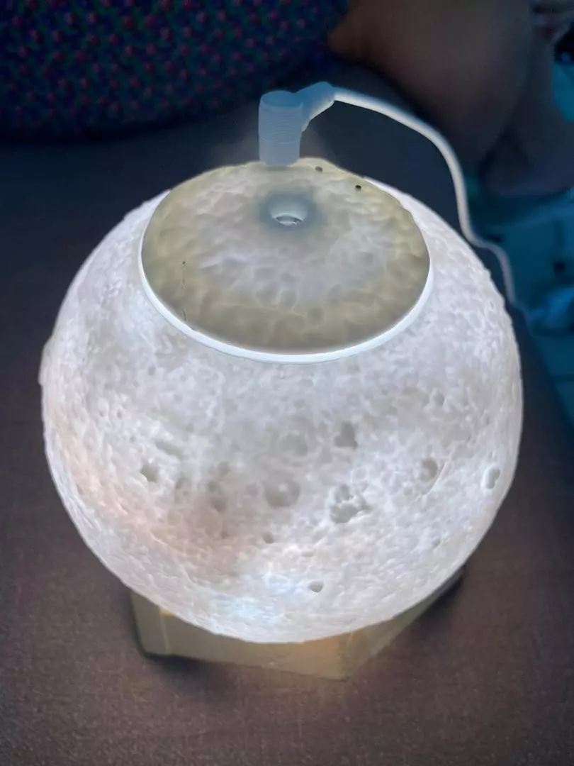 Umidificador de Ar 3D Lua Cheia 880ml Luz LED USB Aroma IZERELAX GLOW photo review