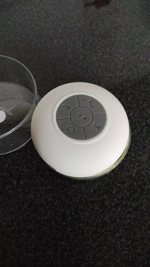 Caixa de Som Bluetooth À Prova d'Água Portátil com Ventosa IZEWAVE SOUND photo review