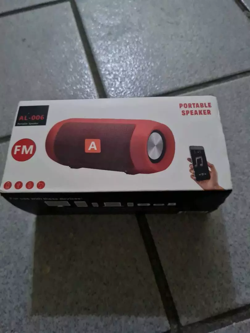 Caixa de Som Bluetooth Portátil Graves Fortes 6h de Bateria IZEBOOST SOUND photo review
