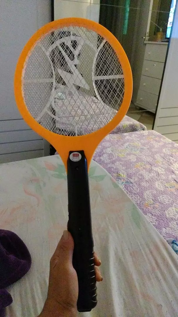 Raquete Elétrica Mata Mosquito Bivolt Recarregável 3 Camadas IZEPOWER PRO photo review