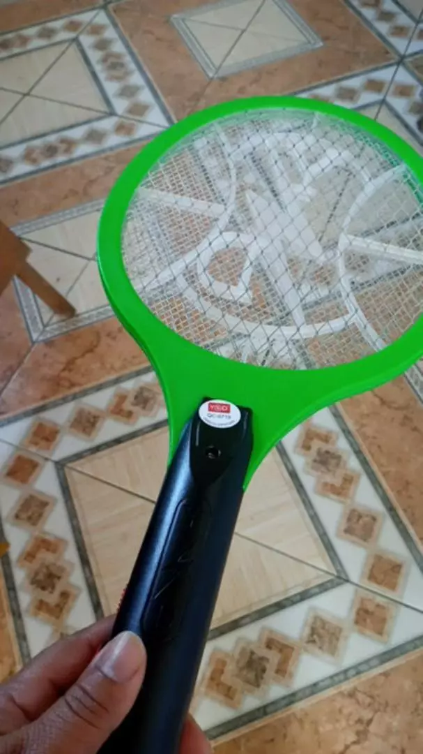 Raquete Elétrica Mata Mosquito Bivolt Recarregável 3 Camadas IZEPOWER PRO photo review