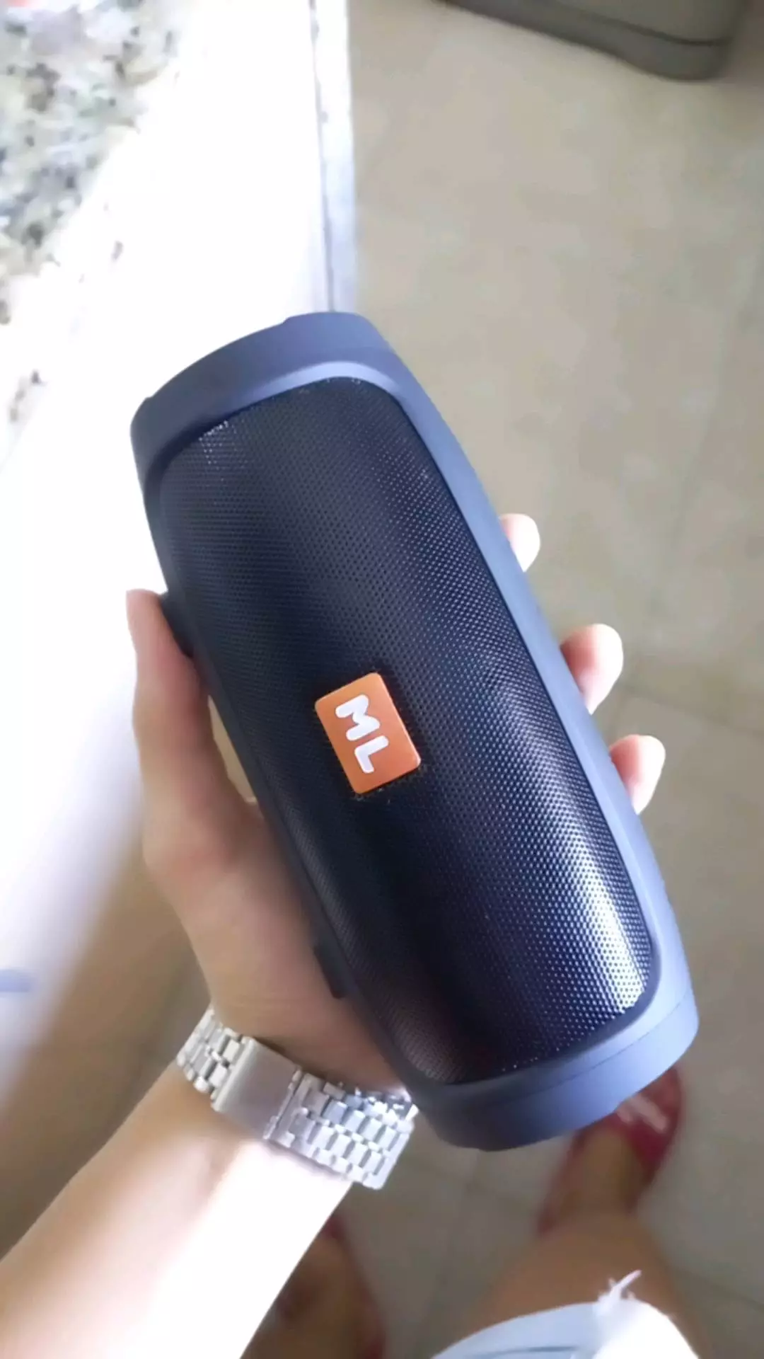 Caixa de Som Bluetooth Portátil 12h Bateria à Prova de Respingos IZELOUD MAX photo review