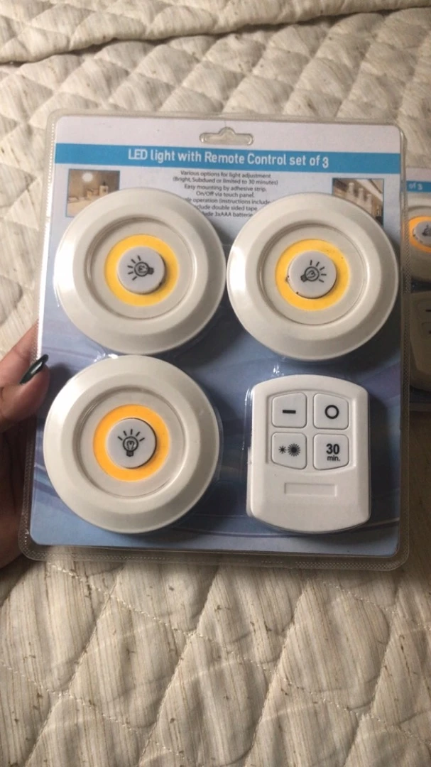 Kit 3 Lâmpadas LED Spot Sem Fio Controle Remoto 150 Lumens IZEULTRA BRIGHT photo review