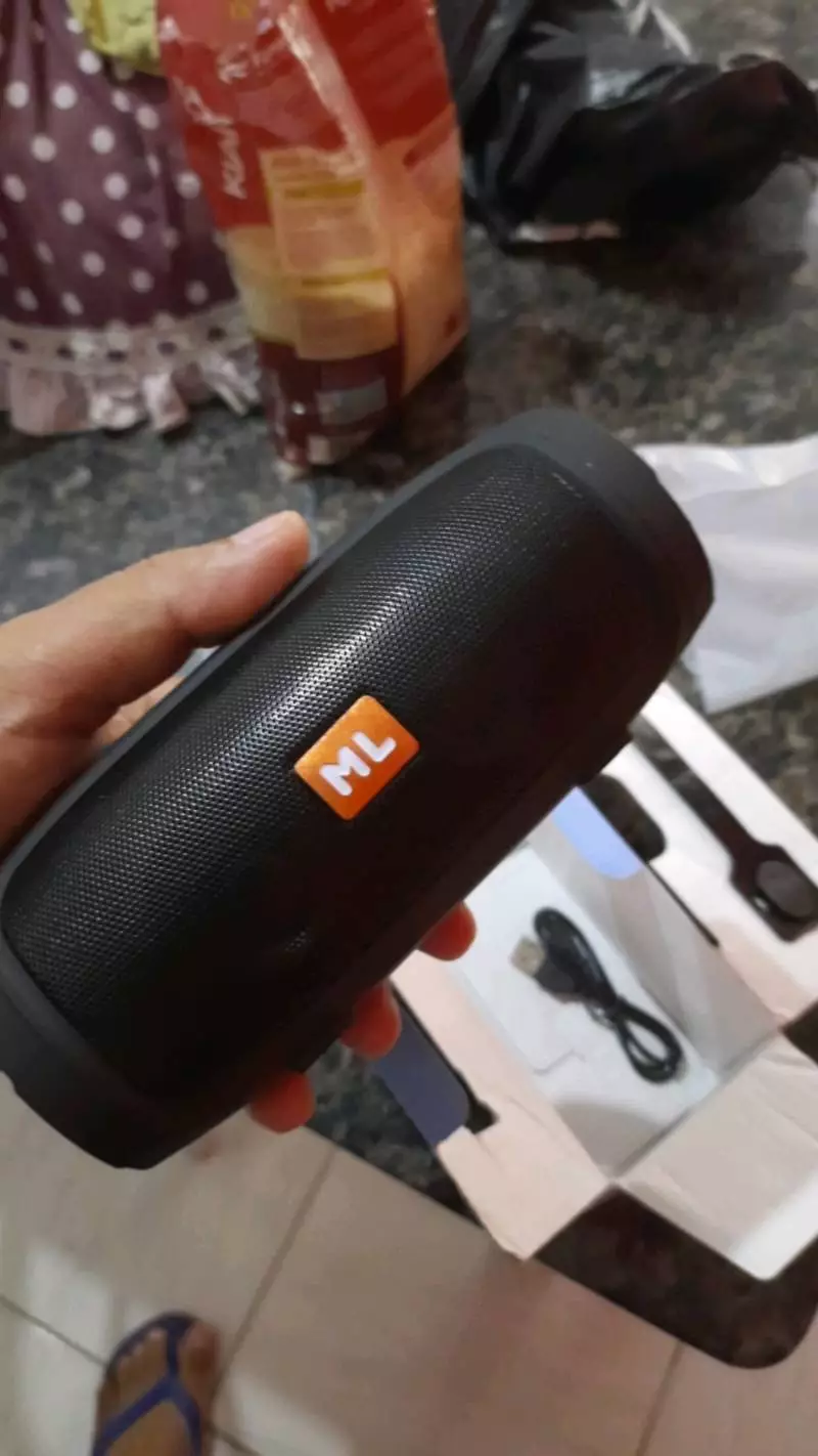 Caixa de Som Bluetooth Portátil 12h Bateria à Prova de Respingos IZELOUD MAX photo review