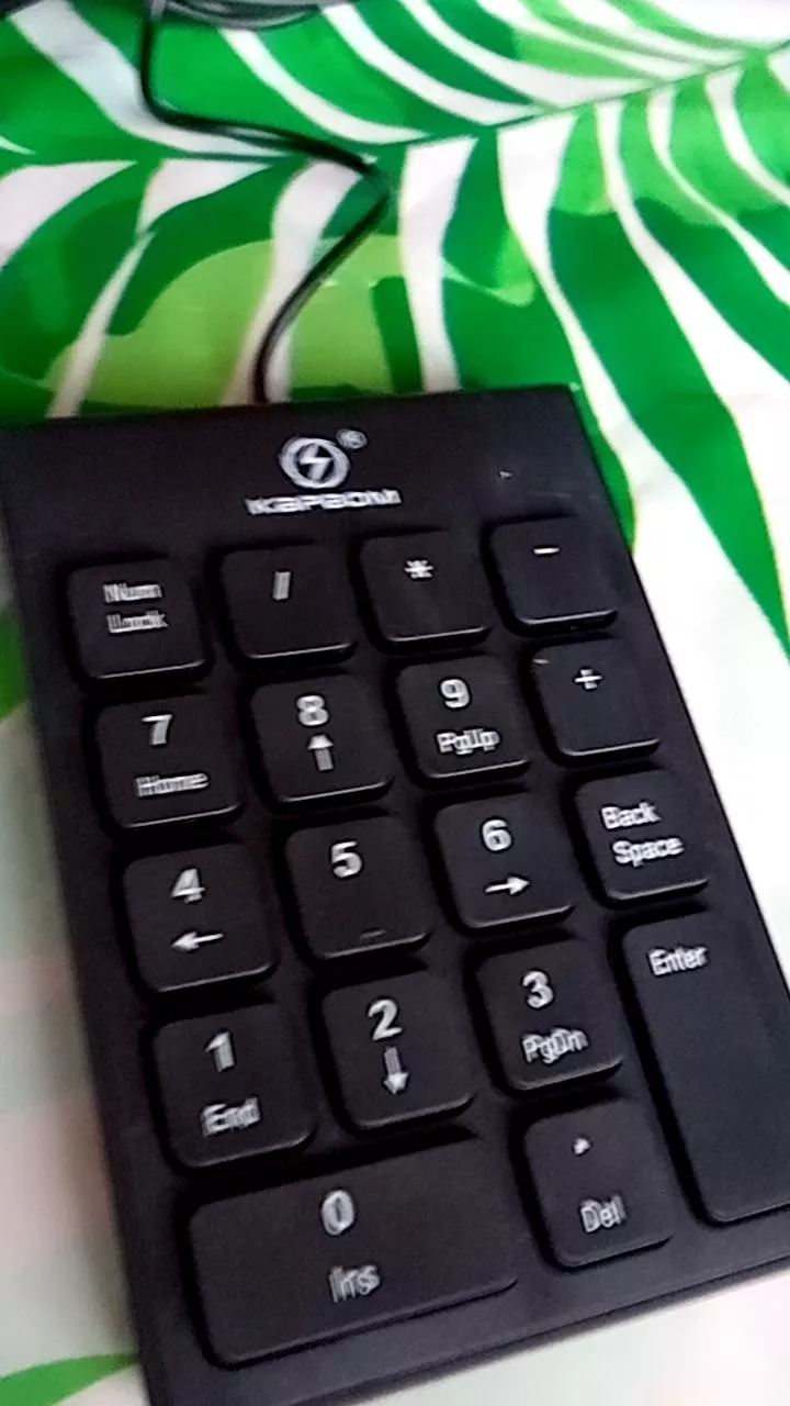 Teclado Numérico USB 18 Teclas Design Fino Compatível IZEFAST PRO photo review