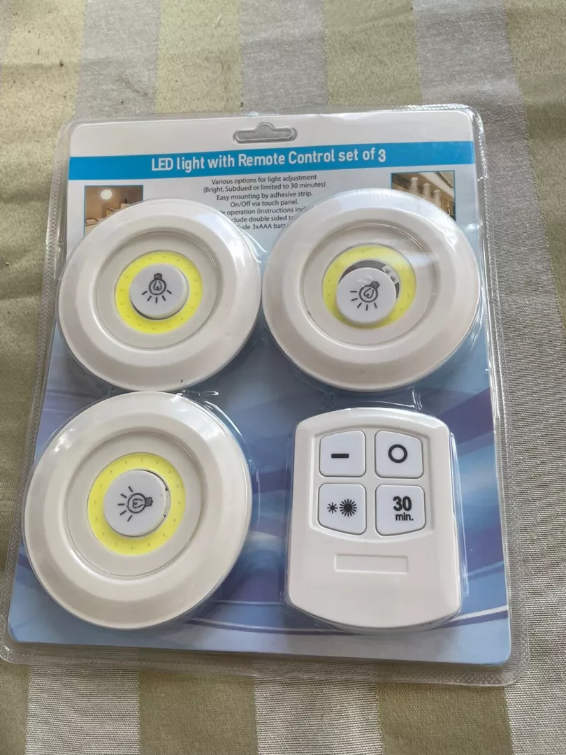 Kit 3 Lâmpadas LED Spot Sem Fio Controle Remoto 150 Lumens Fácil Instalação IZEULTRA LIGHT photo review