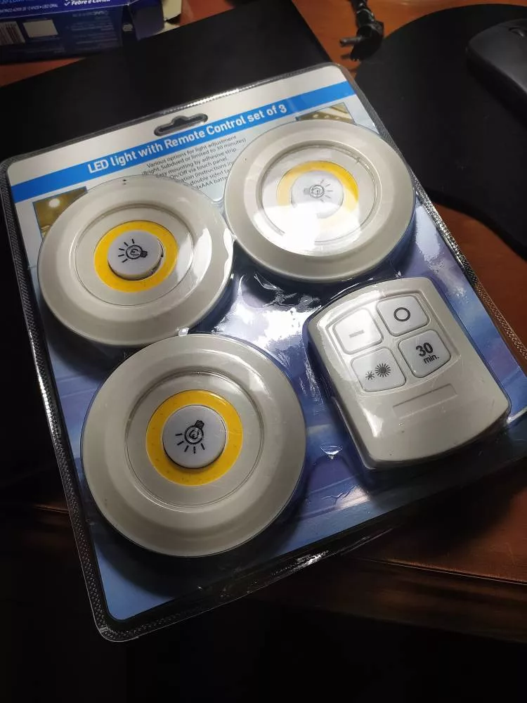 Kit 3 Lâmpadas LED Spot Sem Fio Controle Remoto 150 Lumens IZEULTRA BRIGHT photo review