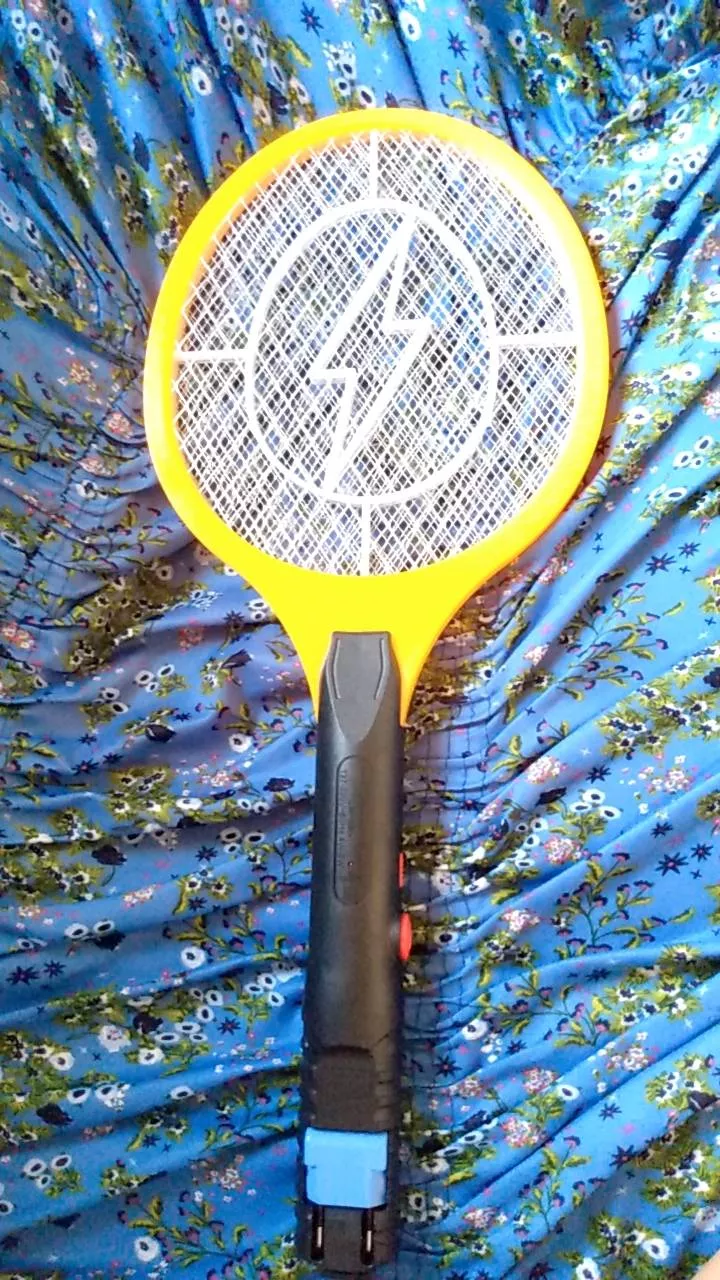 Raquete Elétrica Mata Mosquito Bivolt Recarregável 3 Camadas IZEPOWER PRO photo review
