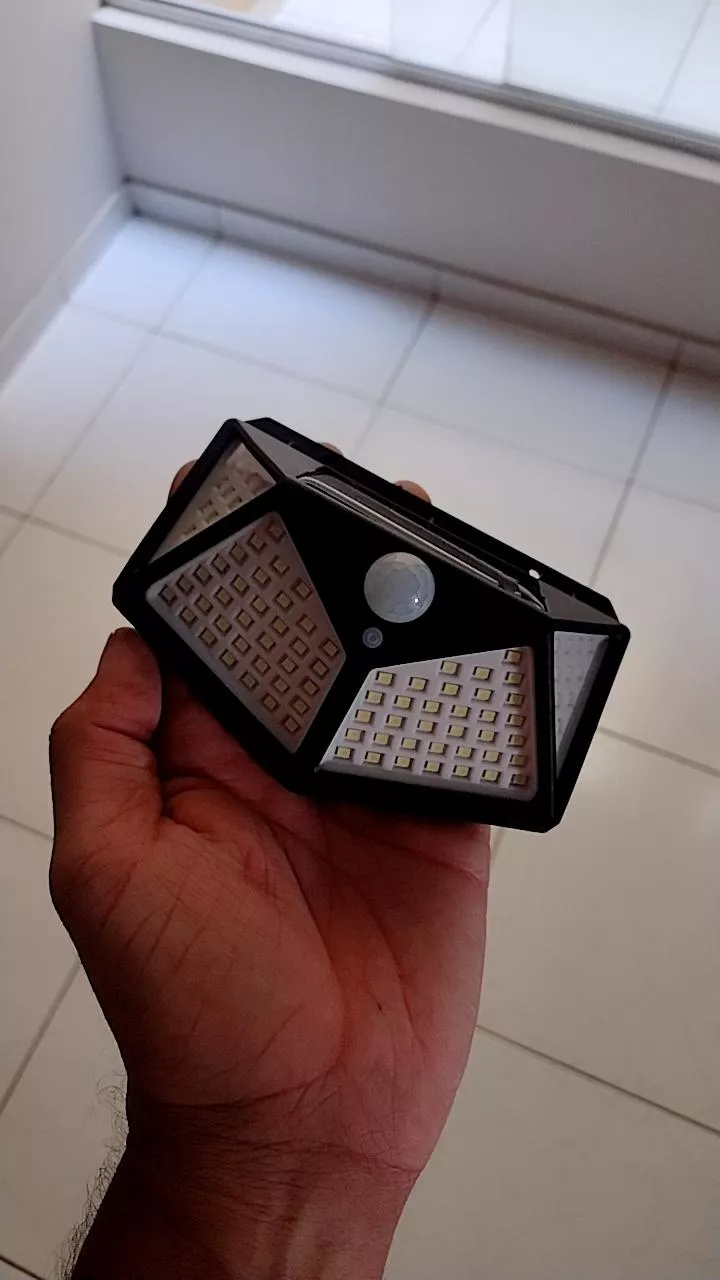 Refletor Solar para Jardim 100 LEDs Sensor Movimento IP65 Energia Solar IZESECURE BRIGHT photo review
