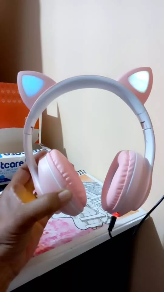 Headphone Bluetooth Orelha de Gato LED RGB Dobrável Microfone IZEPLAY FUN photo review