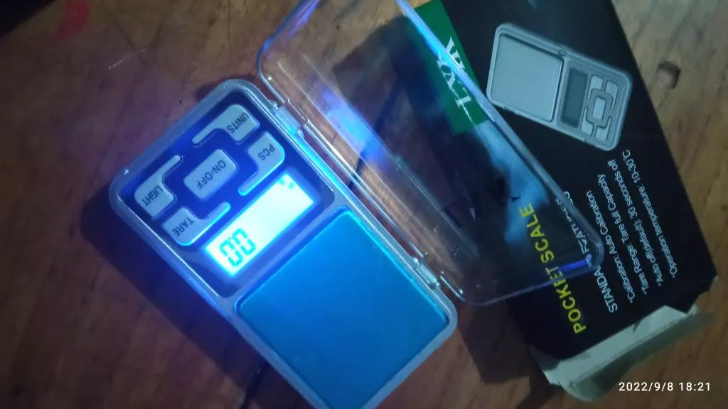 Balança Digital de Bolso Alta Precisão 0,01g-500g LCD Portátil IZEWEIGHT PRO photo review