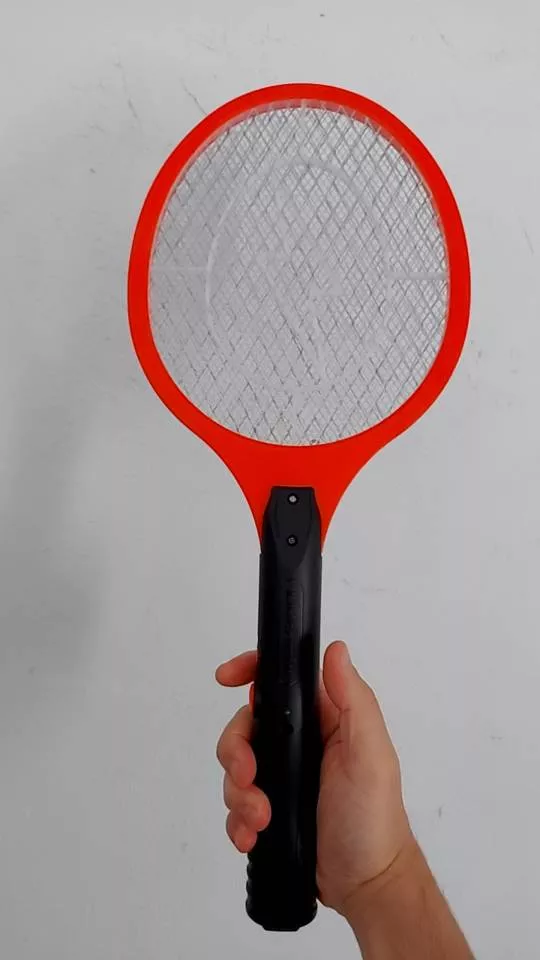 Raquete Elétrica Mata Mosquito Bivolt Recarregável 3 Camadas IZEPOWER PRO photo review