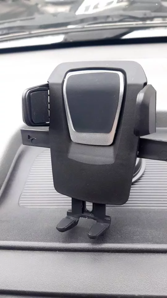 Suporte Veicular Universal para Celular e GPS, Trava Automática, Rotação 360°, Base de Silicone Adesiva – IZESHIELD FLEX photo review