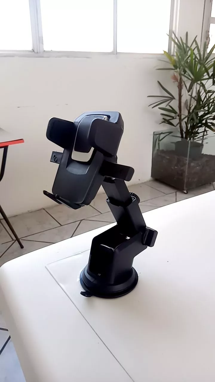 Suporte Veicular Universal para Celular e GPS, Trava Automática, Rotação 360°, Base de Silicone Adesiva – IZESHIELD FLEX photo review
