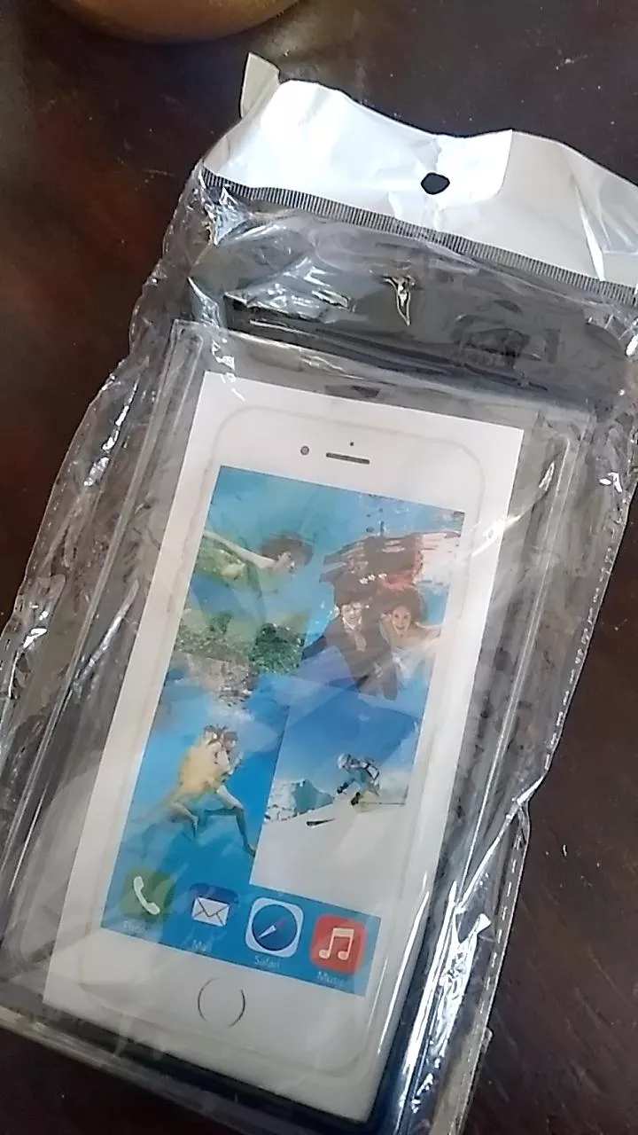 Capa Celular Universal à Prova D'Água com Cordão e PVC Resistente IZEWATER PROTECT photo review